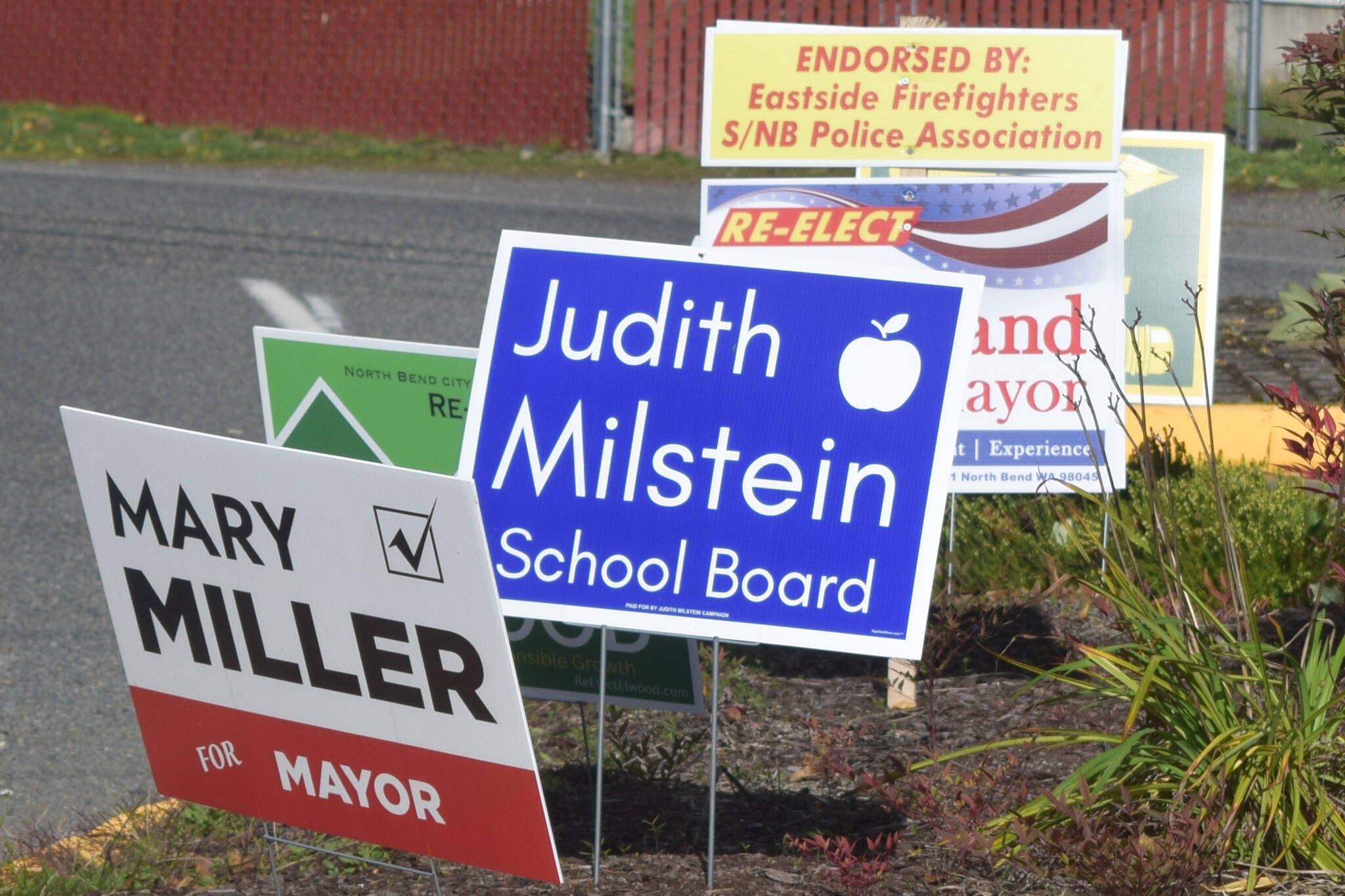 A line of election signs in North Bend. Photo by Conor Wilson/Valley Record