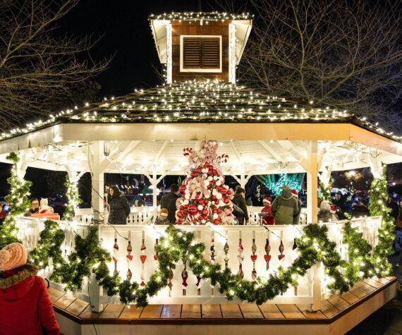 Visitors line up to see Santa at the Snoqualmie Winter Lights celebration on Dec. 7, 2024, in Snoqualmie, Washington. Photo by Henry Rodenburg