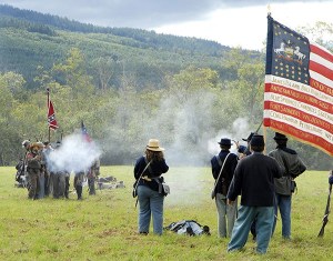 Confederate and Union troops face off in the 2015 Battle of Snoqualmie