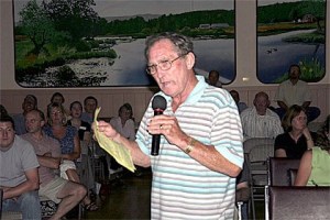 Twin Falls Golf Course owner Richard Rutledge airs flood concerns at an Aug. 16 meeting in Carnation. Rutledge said his course is “methodically being destroyed