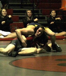 Mount Si's Tanner Stahl locks up his Bellevue opponent during the final match of a Wednesday