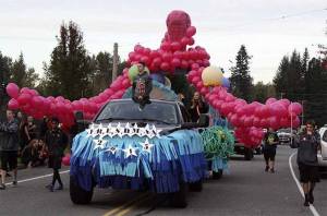 The freshman float at the homecoming parade featured a massive octopus made of balloons.