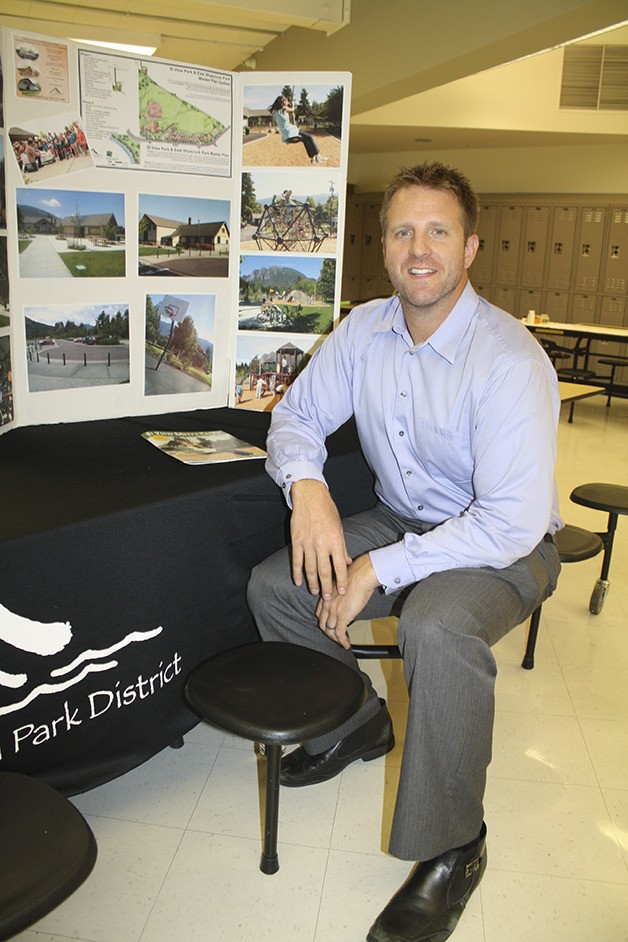 Si View Executive Director Travis Stombaugh lays out the district's case for voter support at an October 23 voter's forum at the Snoqualmie Freshman Campus