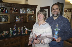 Holding pieces made from cans and wire