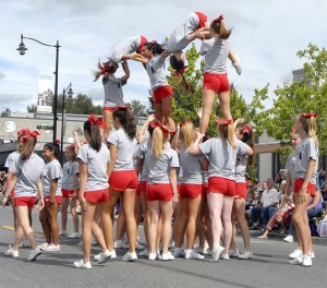 Meet Snoqualmie Cheer team, recycle your stuff at Saturday fundraiser