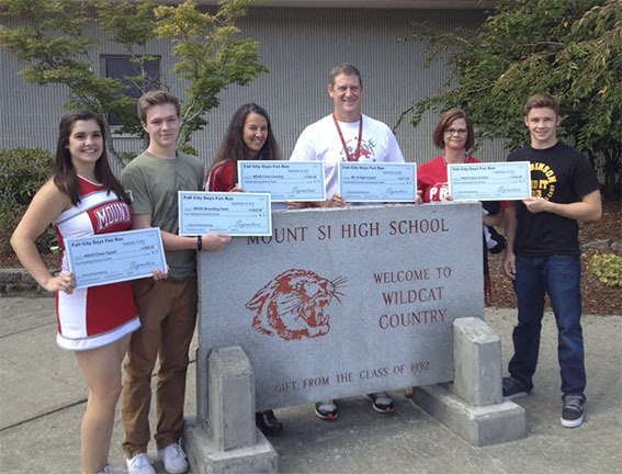 Youth group volunteers from the Fall City Days Fun Run receive donations