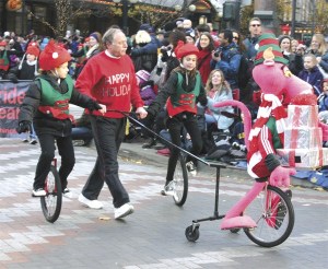 Snoqualmie Valley's champion unicycle team rides in Seattle Macy's parade