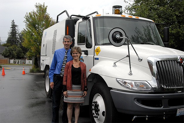 Mayor Matt Larson and King County Councilmember Kathy Lambert visit a Snoqualmie streetsweeper