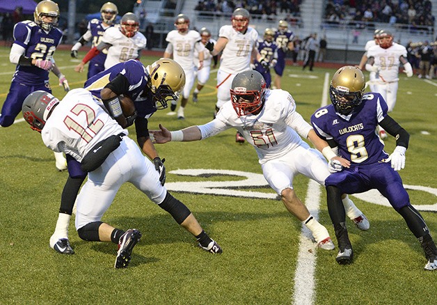 Mount Si defenders Jake Smith
