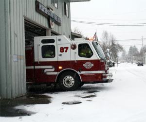 Engine 87 rolls out of the bay at the old North Bend fire station