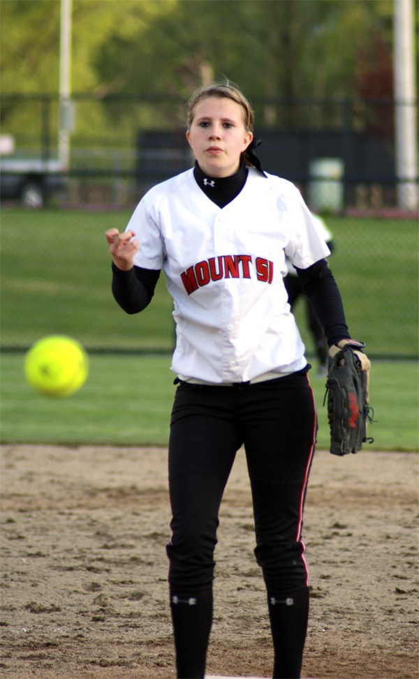 Kendra Lee pitches a full game Thursday against Lake Washington.