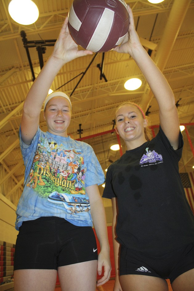 Kaelyn Campbell and Kendall Koch will help lead the Red Wolves volleyball team this fall.