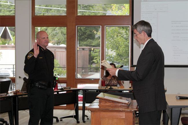 New Snoqualmie Police Chief Steve McCulley is sworn in Monday