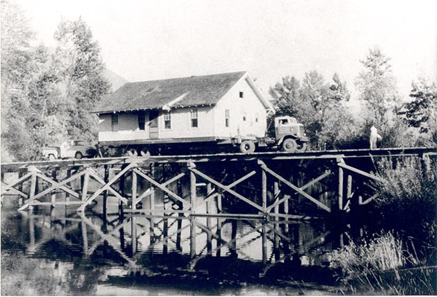 An historic moment in Snoqualmie: Movers haul homes from the mill town of Snoqualmie Falls over the river