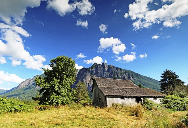 A different Mount Si view from near Ballarat Avenue
