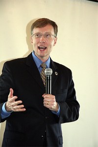 Washington Attorney General Rob McKenna briefs the Snoqualmie Valley Chamber of Commerce during a Sept. 18 visit to the TPC Snoqualmie Ridge.