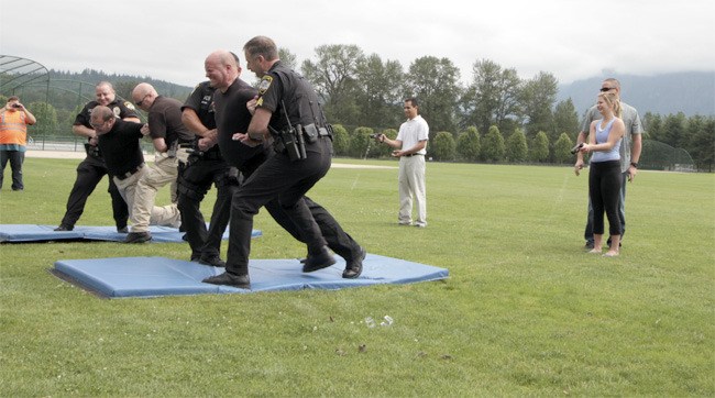 Electrifying fundraiser for Mount Si Food Bank at Snoqualmie city gathering | Photo