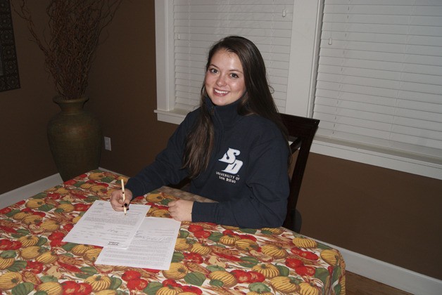 Abby McLauchlin signs to row for San Diego