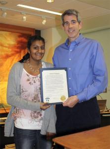 Annapurni Sriram receives a certificate of appreciation from Snoqualmie Mayor Matt Larson and the Snoqualmie City Council