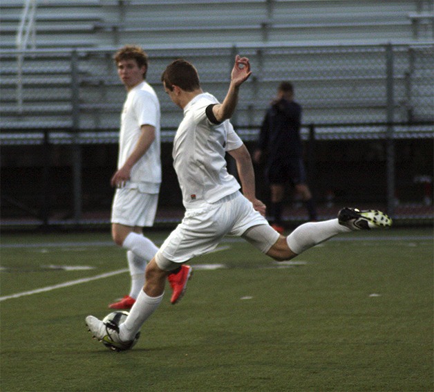 Team co-captain Aaron Baumgardner kicks a 30-yard screamer into the Bellevue net.