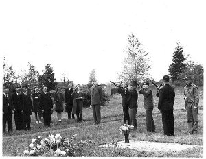 A historic photo of an American Legion ceremony at Mount Si Memorial Cemetery on Memorial Day