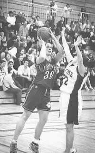 Mount Si unable to upset Totems