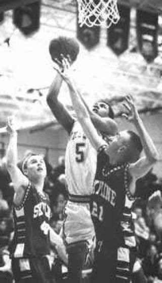 Mount Si survives Saints' third-quarter rally