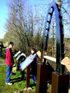 Two Rivers students' arch for Snoqualmie Valley Trail a natural fit for slough