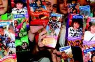 Students rally to send soldiers a piece of home