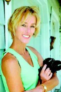 North Bend woman looks through lens and sees business opportunity