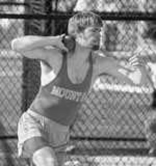 Smart, Haakenson win district discus titles