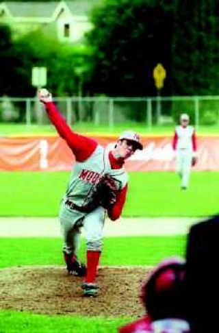Mount Si drops two close games