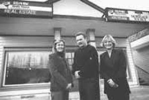 REMAX adds three agents