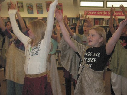 Snoqualmie Middle School students Katelyn Sundwall and Sabrina Hill