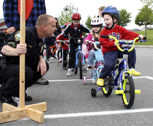 Safe stops: Learning bike safety on Snoqualmie Ridge | Photo
