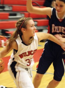 Mount Si senior Shelby Peerboom moves the ball against a Raider during play Tuesday at home.
