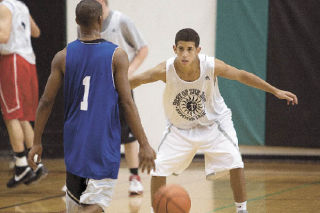 Mount Si’s Winson Sharps guards a Renton ballhandler as he comes up the floor last Tuesday