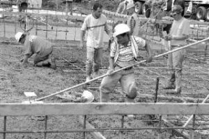 Smoothing a thick layer of poured concrete