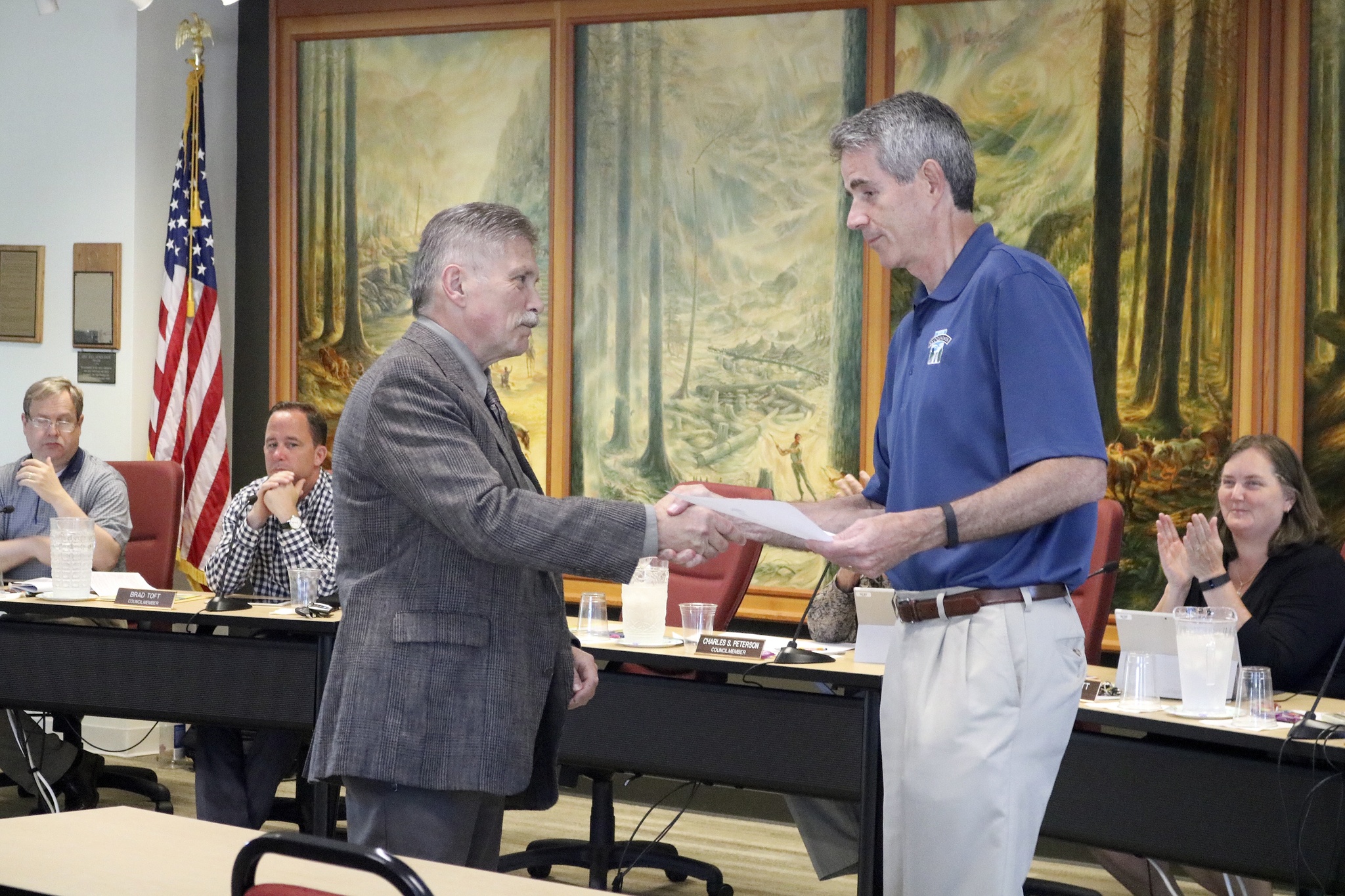 Evan Pappas/Staff PhotoSnoqualmie Mayor Matt Larson leads Interim Police Chief Jim Schaffer in reading the oath to office.