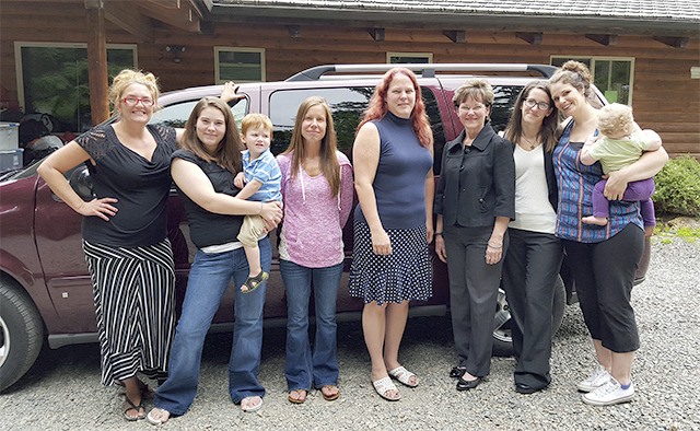 King County Councilmember Kathy Lambert and Mamma’s Hands Executive Director Amy Hardebeck