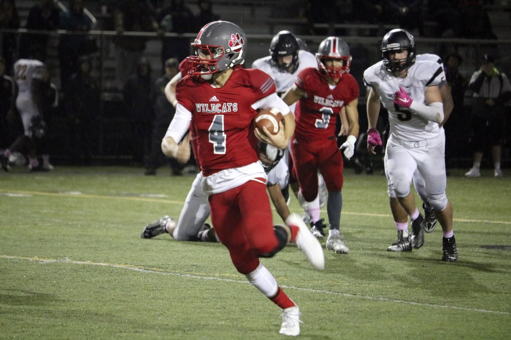 Evan Pappas/Staff PhotoInglemoor players chase Zeke Barden