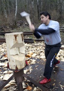 Snoqualmie's David Moses swiftly chops a cottonwood log