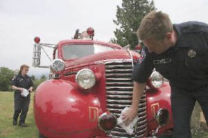 Snoqualmie Fire Association members Cat Cotton