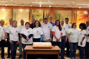 The Snoqualmie Citizen Academy graduates were recognized at the Oct. 24 city council meeting. From left: Morgan Ross, Katherine Moss, Brent Weisel, Justin Rodino, Gail Folkins, Edward Mortensen, Monica Ramirez, Andrew Tong, Lori Murton, Dvid Mills, Mayor Matt Larson, Alison Uno, Sam Insalaco, Muhamammad Shakil, Lucy McDowell, Monnie Morris, William Morris, Wilson Toft and Jill Toft. (Evan Pappas/Staff Photo)