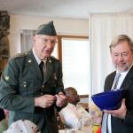 North Bend Mayor Ken Hearing picks Harley Brumbaugh to choose a winner of the Veteran&rsquo;s Day raffle at the Mount Si Senior Center. (Evan Pappas/Staff Photo)