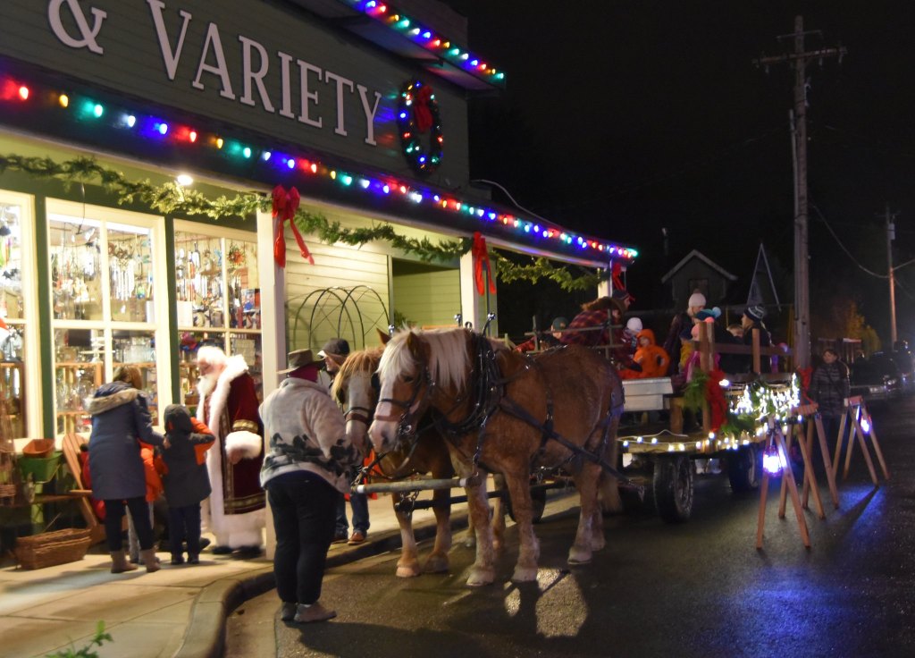 Holiday glow settles on downtown Snoqualmie