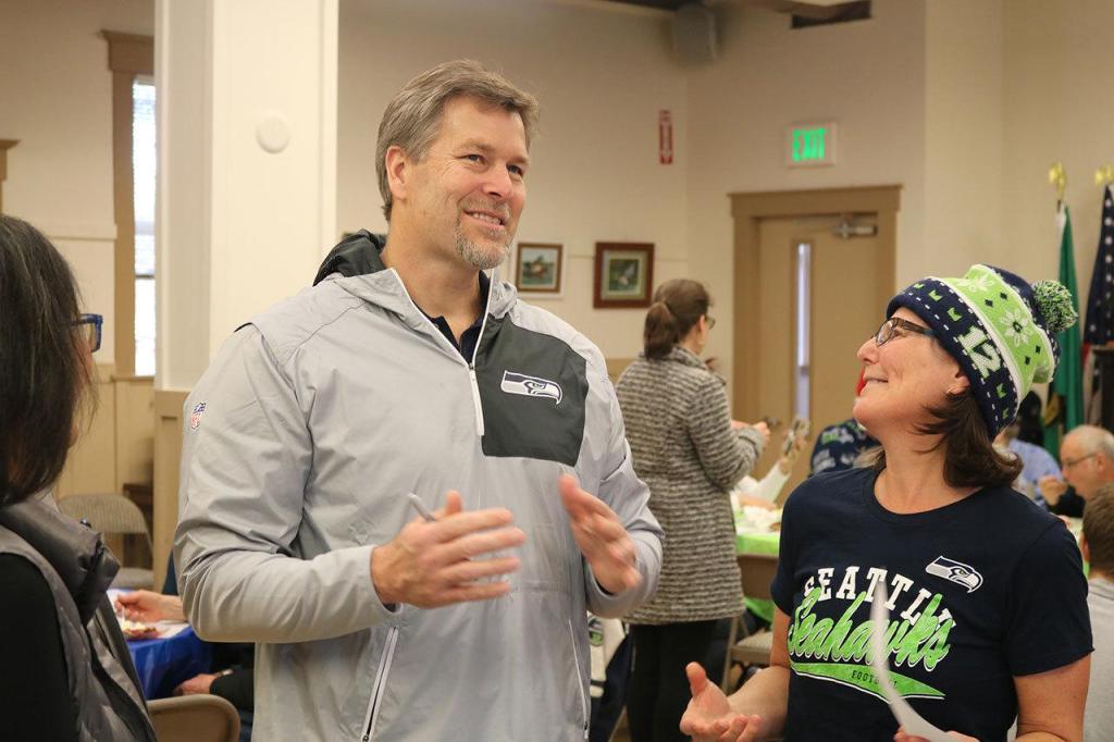 Robbie Tobeck talks to some of the fans and signs autographs at the holiday lunch. (Evan Pappas/Staff Photo)
