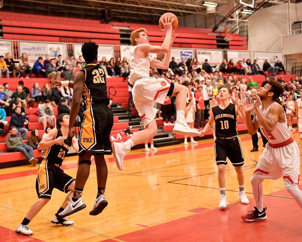 Wildcats basketball teams take a win and a loss against Inglemoor on Friday