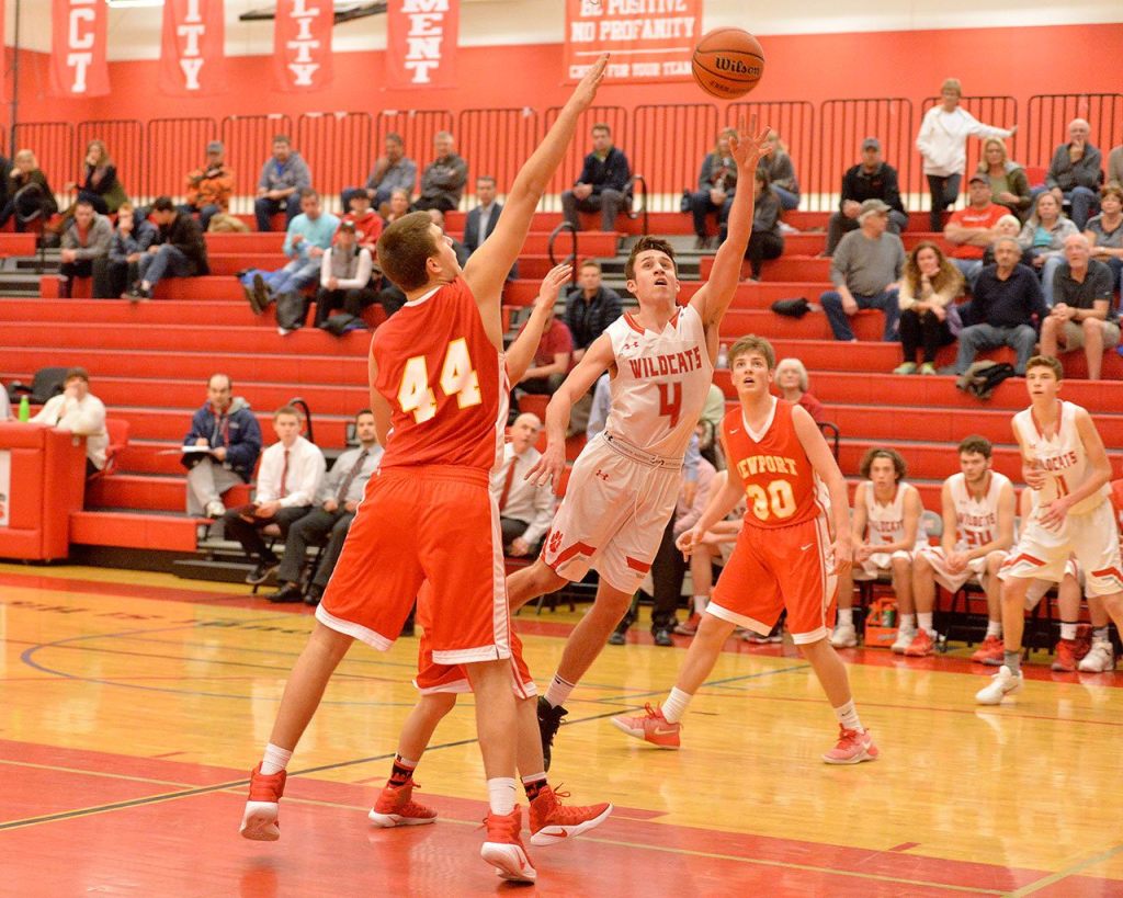 Mount Si boys pick up another win to stay alive in basketball’s post season