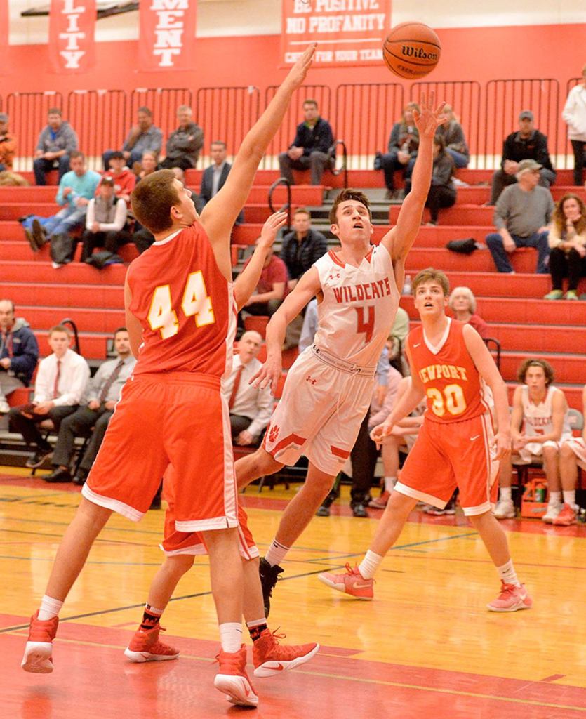 Mount Si boys pick up another win to stay alive in basketball’s post season